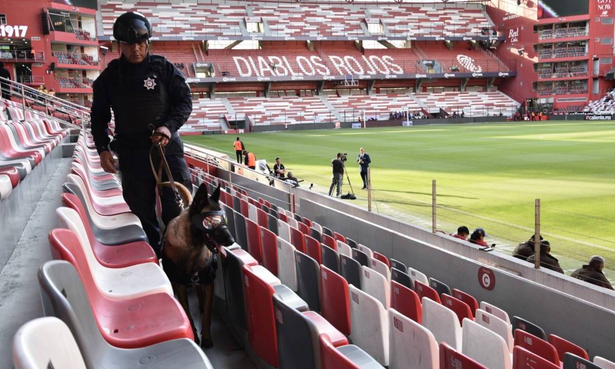 Personal del SSEM apoyará a la seguridad privada del estadio para evitar que la afición entre con objetos peligrosos.