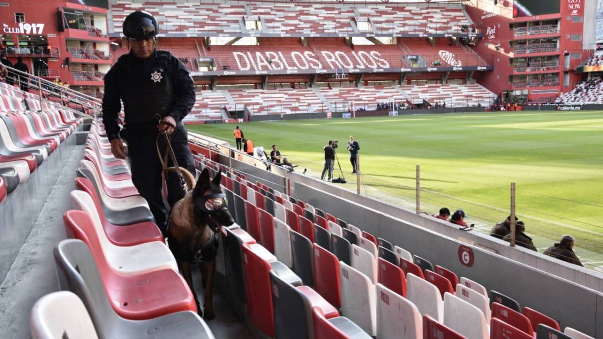 Personal del SSEM apoyará a la seguridad privada del estadio para evitar que la afición entre con objetos peligrosos.