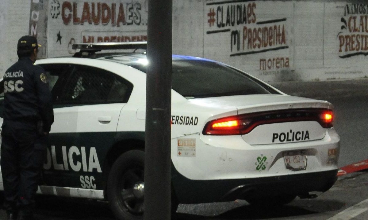 Elementos de la SSC detuvieron a un hombre por presuntamente agredir con un cuchillo a su pareja sentimental en la alcaldía Coyoacán.