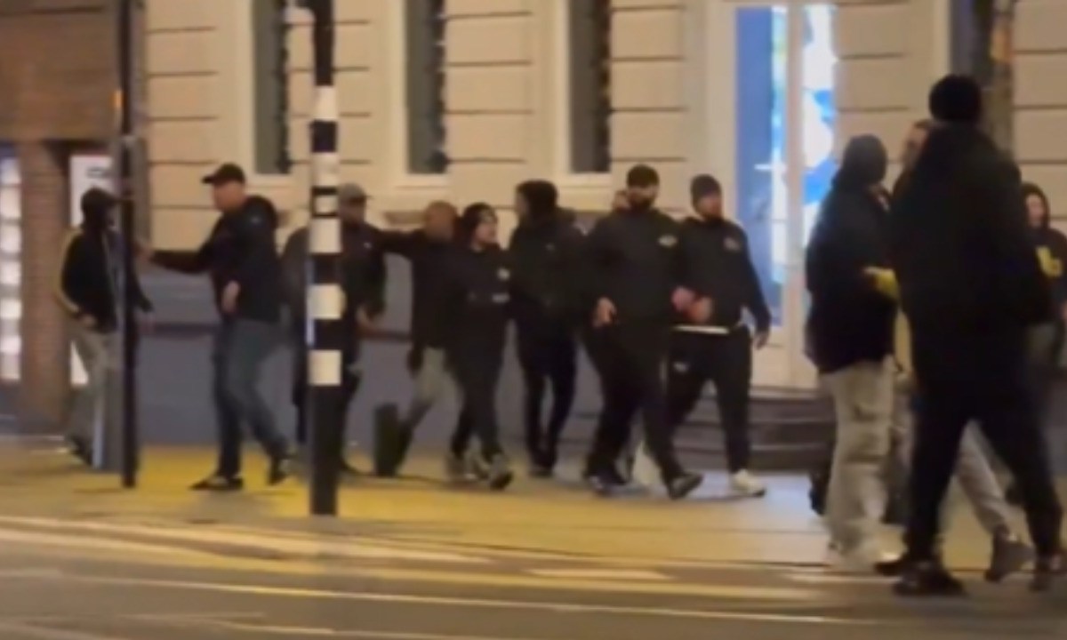 Durante el jueves se produjo un enfrentamiento entre aficionados en la capital neerlandesa.