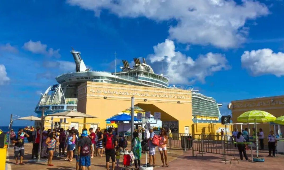 De acuerdo con datos de la Secretaría de Turismo de Quintana Roo, en la última semana de octubre llegaron a la isla 26 cruceros.