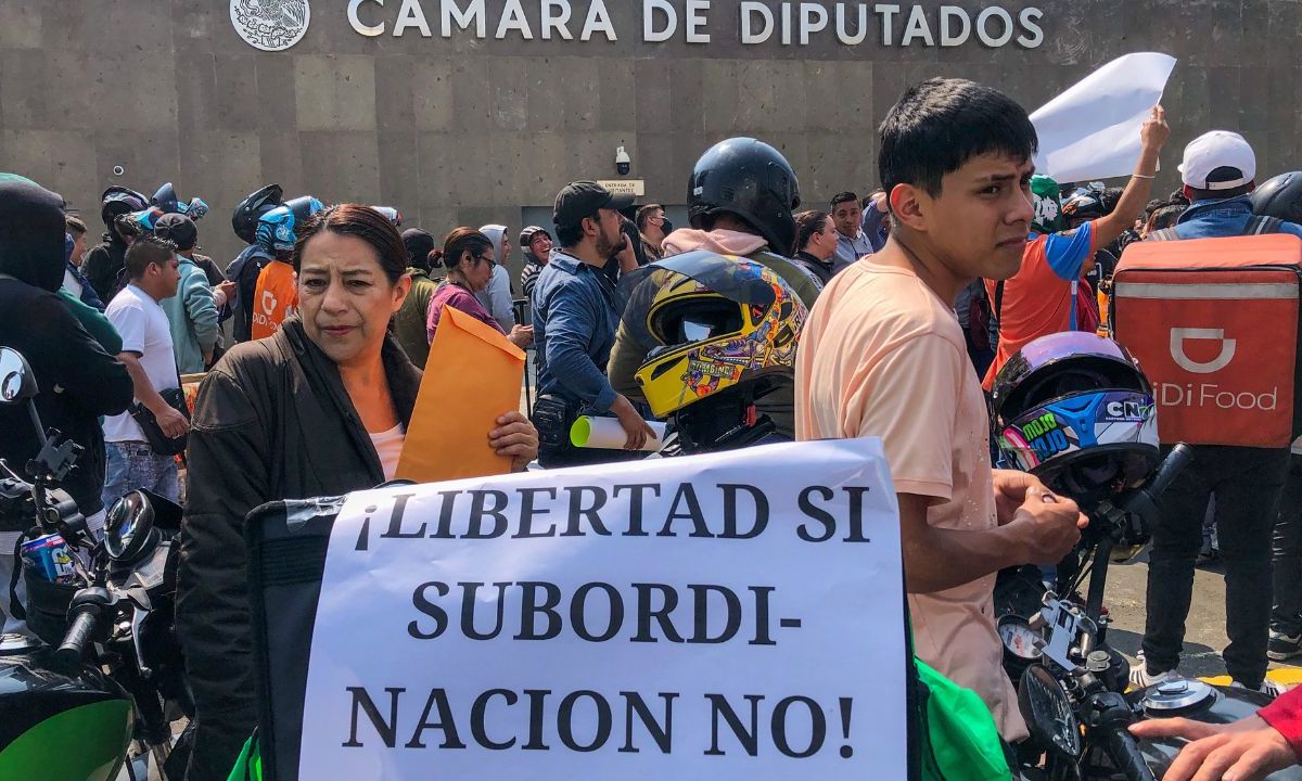 Alzan la voz. Miembros del gremio de repartidores han alzado la voz contra la reforma que busca darles derechos, pero también obligaciones.