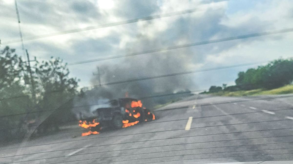 DELINCUENCIA. También se reportaron la quema de vehículos, ayer, en Tamaulipas.