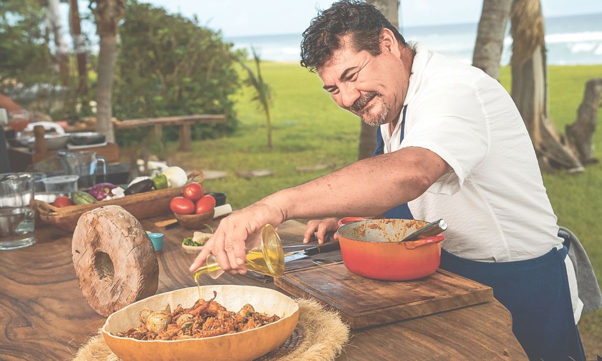 El reconocido chef Alex Ruiz, hoy estrena su programa Cocina de Mar. Pacífico, por elGourmet