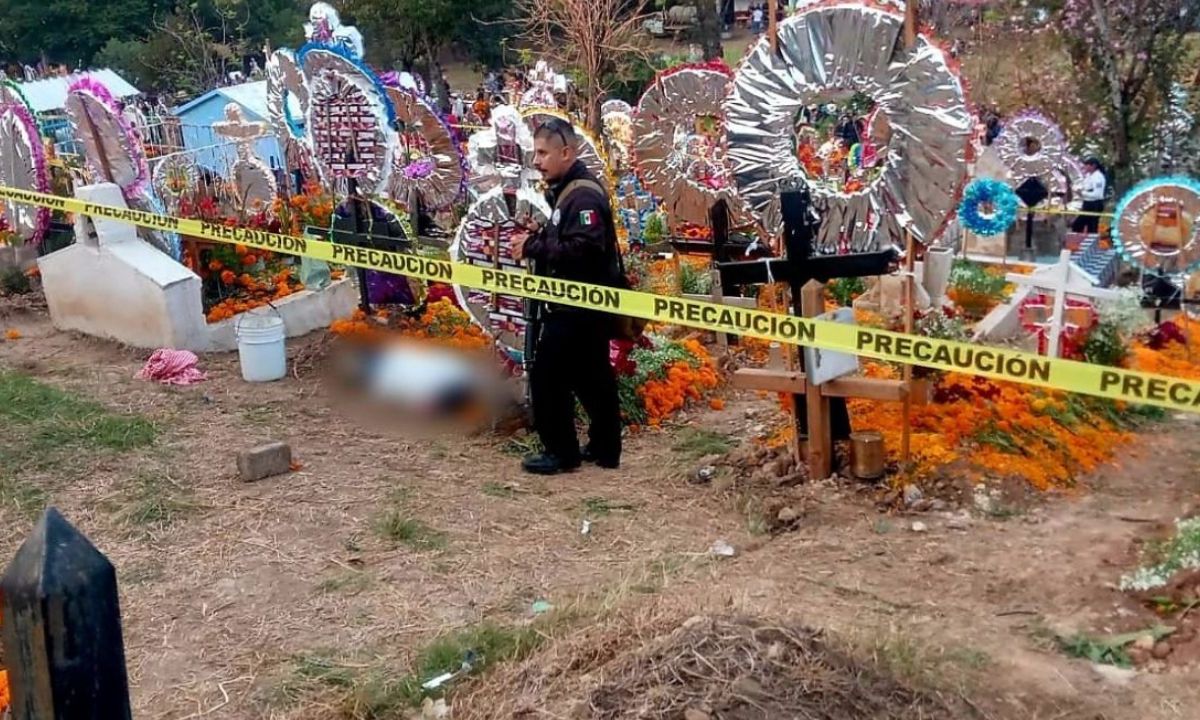 ASESINATO. Las autoridades resguardaron el lugar donde falleció la mujer.