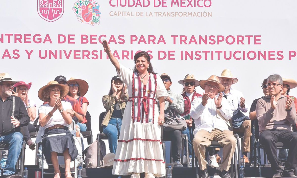 Beneficio. La jefa de Gobierno destacó que este apoyo solventará los gastos de transporte de los alumnos.