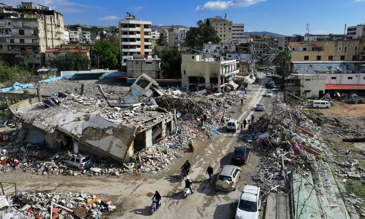 Saldo. Beirut enfrenta un retorno incierto tras la tregua, con civiles que regresan a zonas devastadas y un ejército aún limitado.