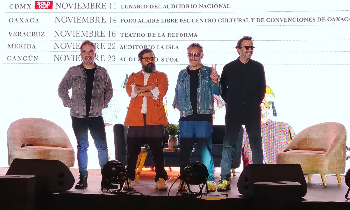 Julián Saldarriga, guitarrista de Love of Lesbian, aseguró que su presentación en el Palacio de los Deportes es la Champions League, y que el Mundial será cuando se presenten en el Estadio GNP Seguros de la CDMX.