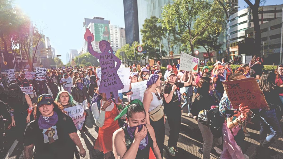 Atmósfera. Entre llanto, risas, cantos, baile, música y un ambiente de sororidad, jóvenes, madres buscadoras y mujeres acompañadas de sus hijos, exigieron justicia para las víctimas y medidas contundentes contra los agresores.