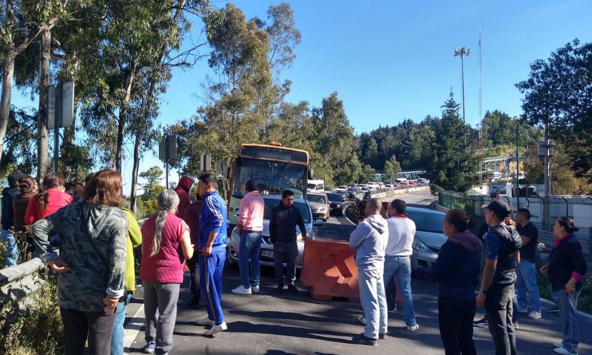 bloquean la carretera México-Toluca