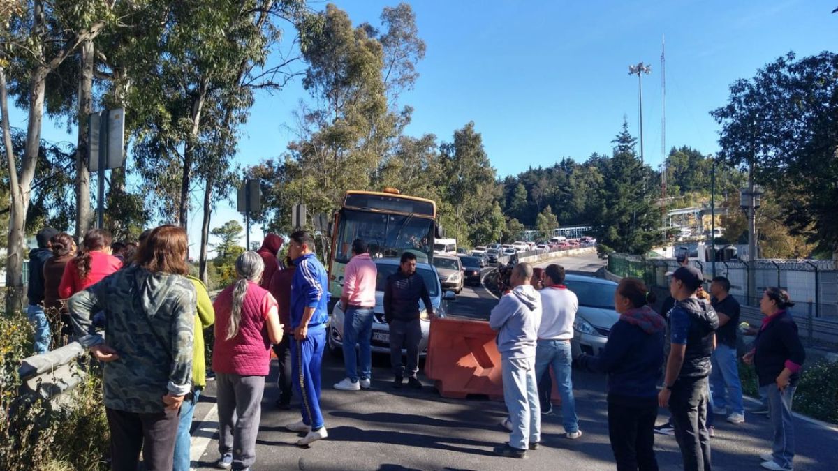 bloquean la carretera México-Toluca