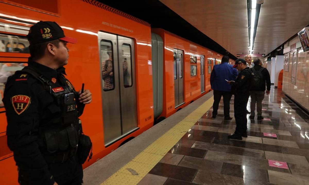 Una persona presuntamente se arrojó a las vías del Metro