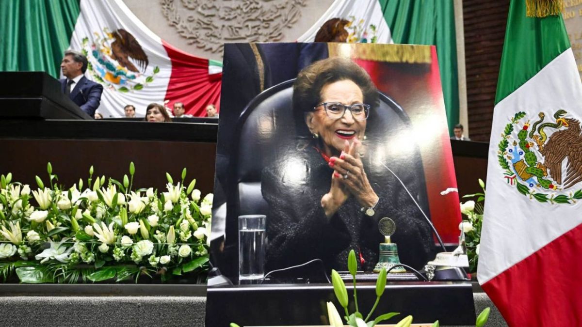 Homenaje a Ifigenia Martínez en el Pleno de la Cámara.