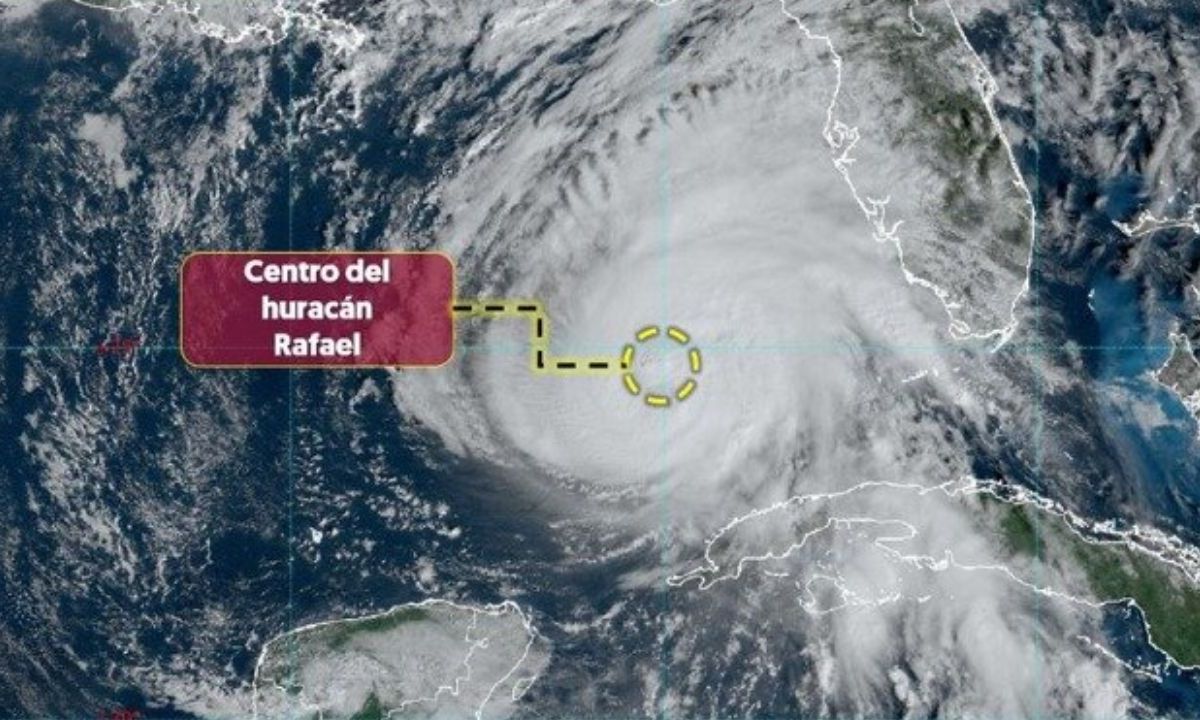 Huracán Rafael se desplaza hacia el Golfo de México. 