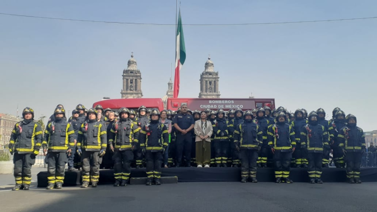 Foto: Ángel Ortíz/ Clara Brugada encabezó la entrega de 11 nuevas unidades de emergencia 