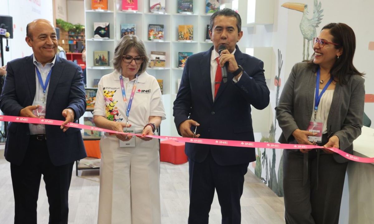 El INE inauguró el stand en la 38ª edición de la Feria Internacional del Libro Guadalajara 2024.