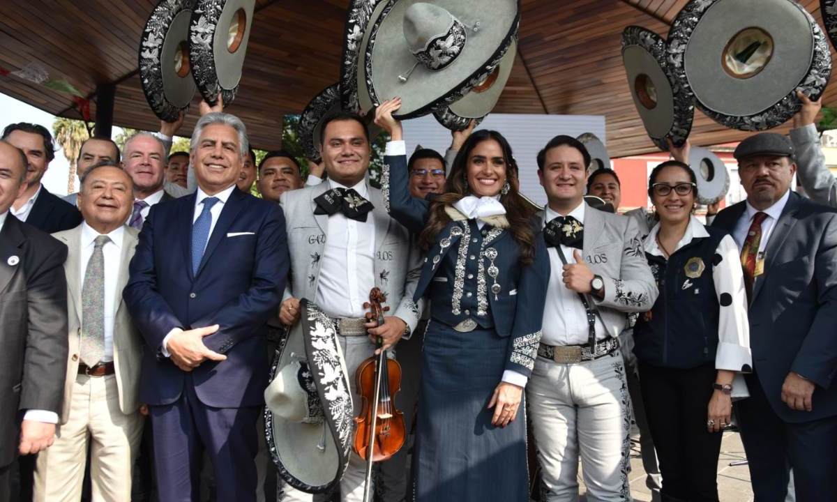 Vistiendo un traje charro, Alessandra Rojo de la Vega expresó su confianza en que el evento pueda ser vehículo de promoción del arte permanente