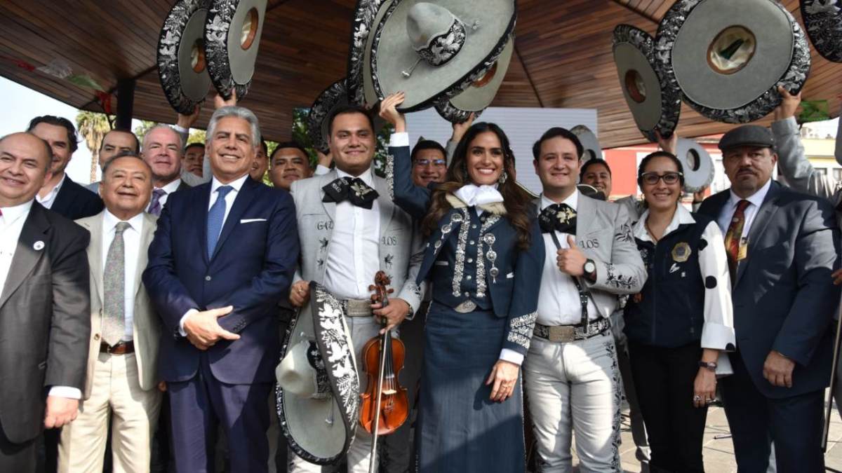 Vistiendo un traje charro, Alessandra Rojo de la Vega expresó su confianza en que el evento pueda ser vehículo de promoción del arte permanente