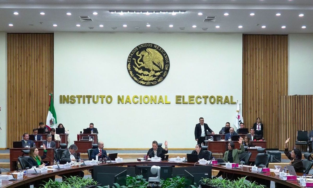 Tras receso, los consejeros del INE reanudan la sesión, donde se estaría discutiendo el presupuesto para la elección en el Poder Judicial.