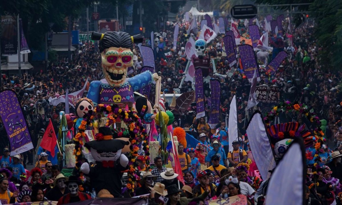 La CDMX se llenó de vida y color con el Gran Desfile de día de Muertos donde participaron 70 colectivos y un millón 300 mil personas.