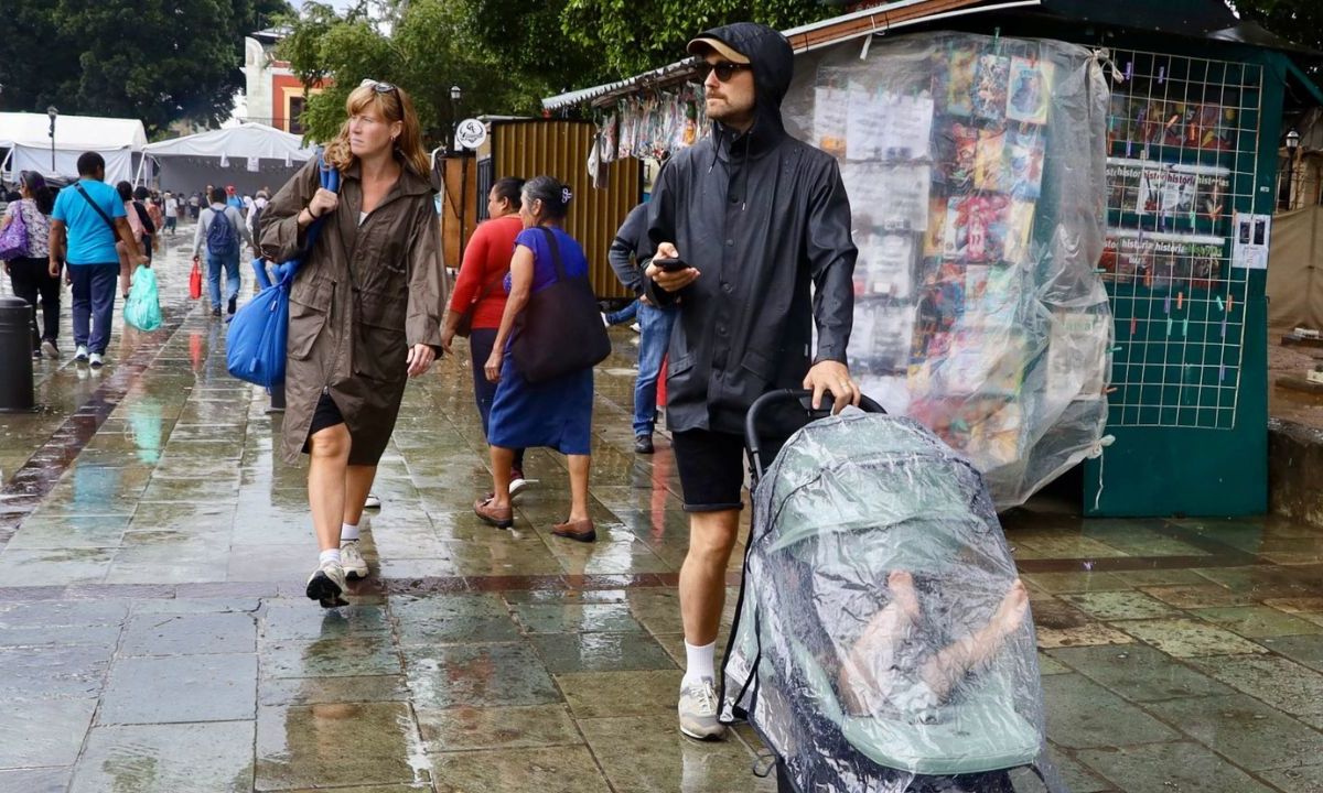 Por tormenta tropical Sara, se esperan fuertes lluvias en el sureste mexicano.