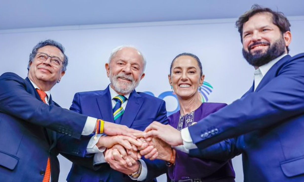 El presidente de Brasil, presume foto con la presidenta de México, el presidente de Chile y el presidente de Colombia.