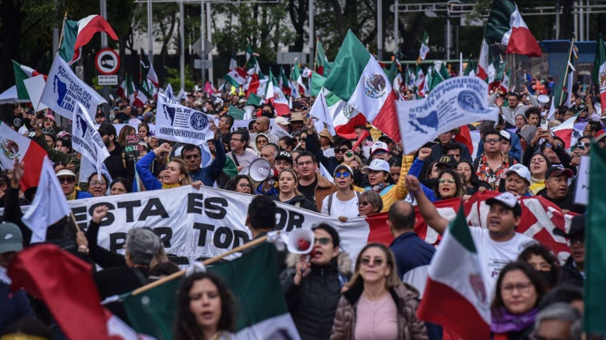 Marcha de trabajadores del Poder Judicial en CDMX.