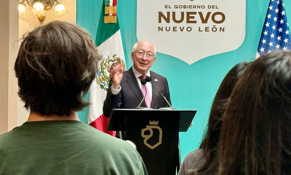 En NL, Ken Salazar se reunió con empresarios, con quienes dialogó sobre cómo fortalecer la relación comercial entre ambos países