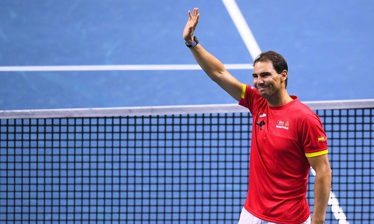 Nadal retirándose en la Copa Davis.