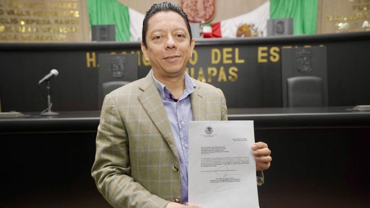 En la sesión ordinaria, ayer por la tarde, tomó protesta a diez días de que inicie el nuevo Gobierno del estado.