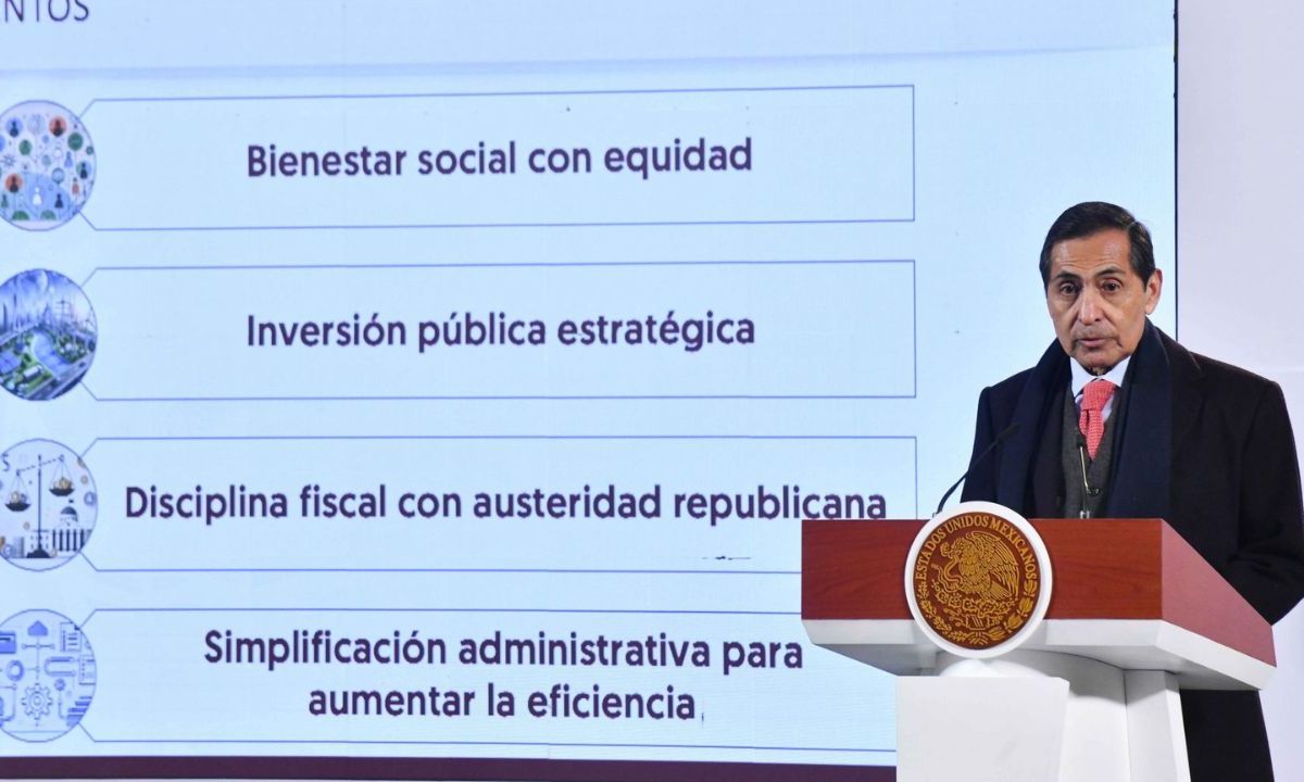 El titular de la Secretaría de Hacienda y Crédito Público, Rogelio Ramírez de la O, durante la presentación del PEF 2025.