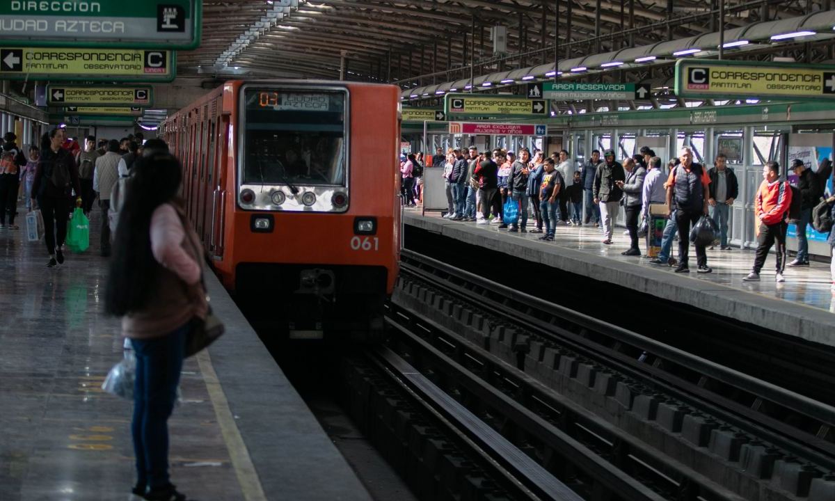 Una persona presuntamente se arrojó a las vías del Metro en la Línea B.