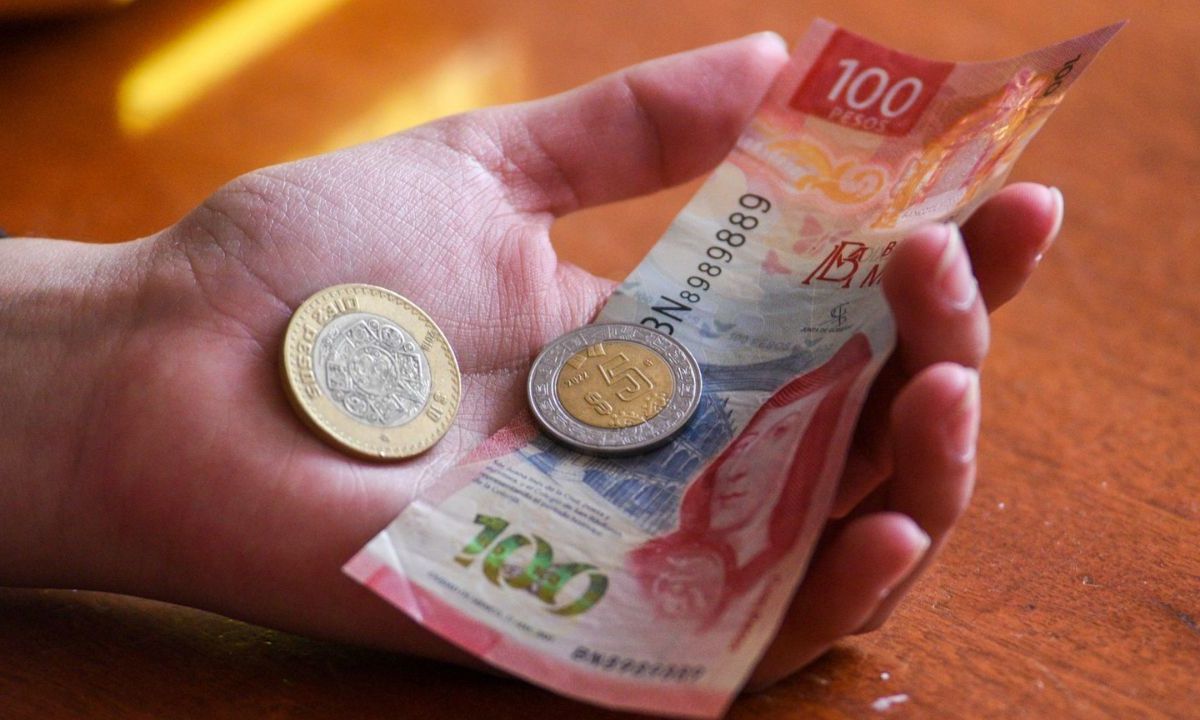 La moneda mexicana cerró alrededor de 20.40 pesos por dólar, mostrando una apreciación de 0.94% o 19.3 centavos.