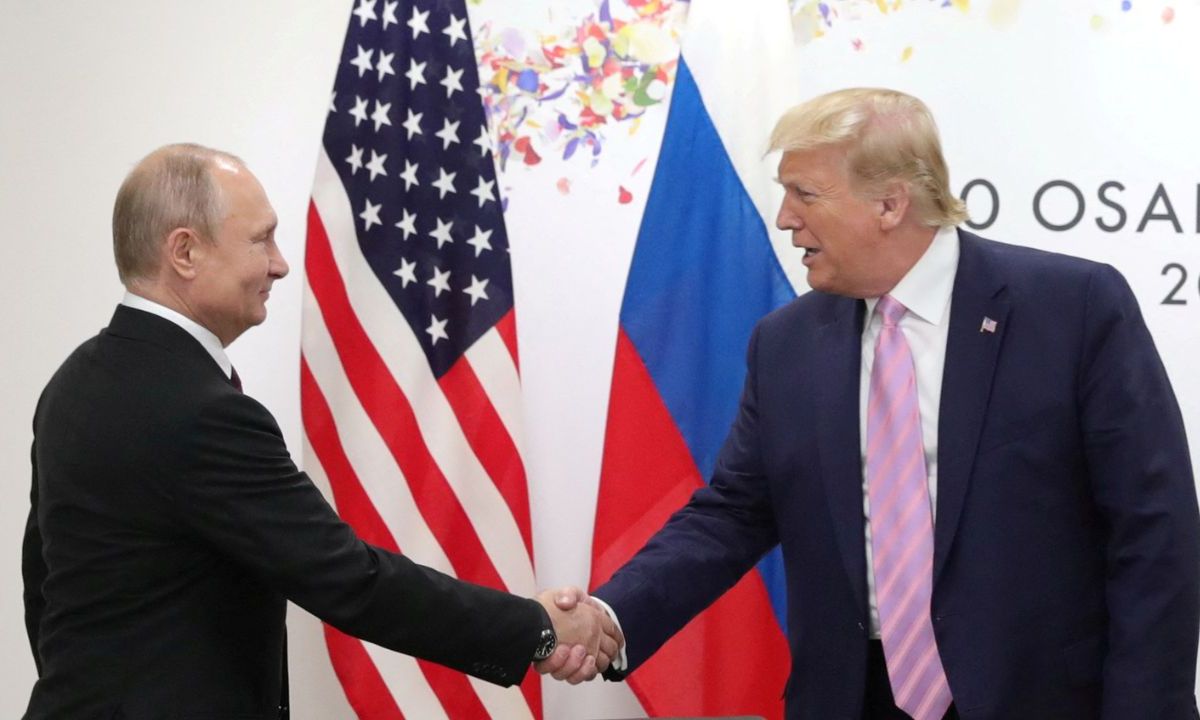 Donald Trump y Vladímir Putin durante la Cumbre del G-20 en 2019.