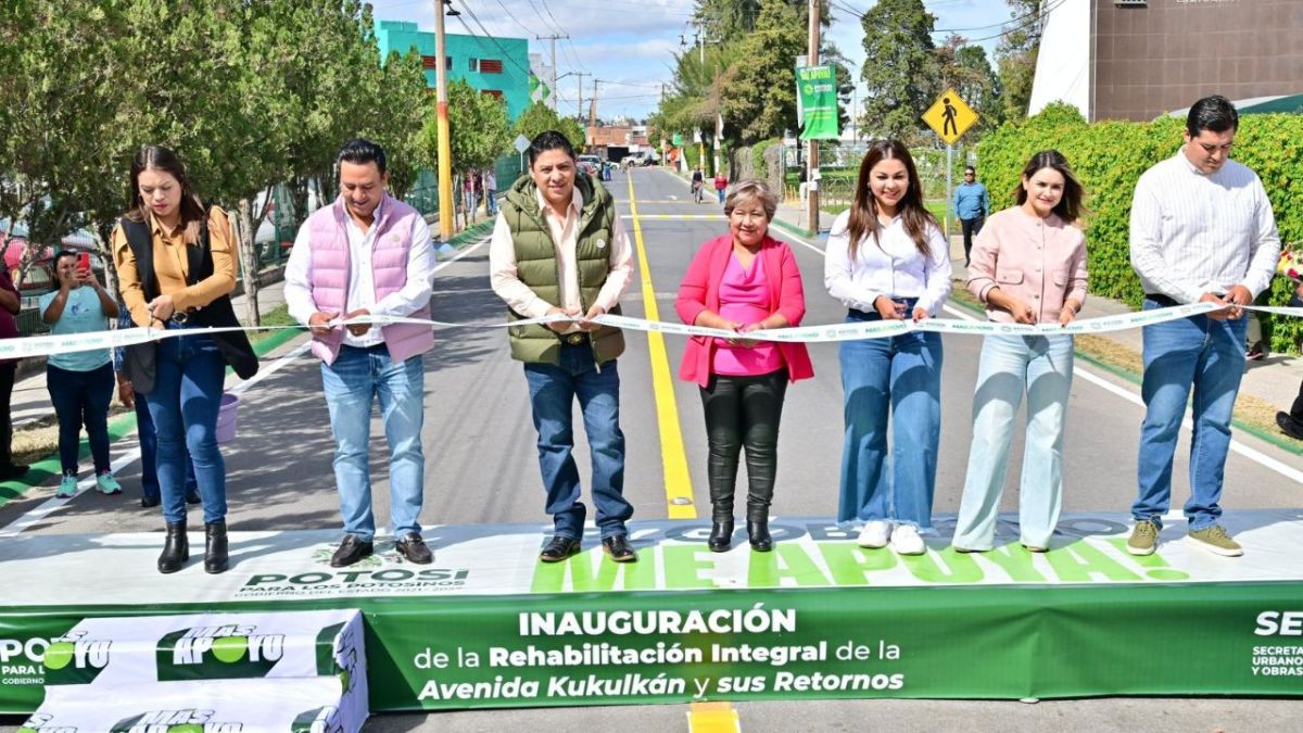 El gobernador de SLP entregando la rehabilitación de una avenida