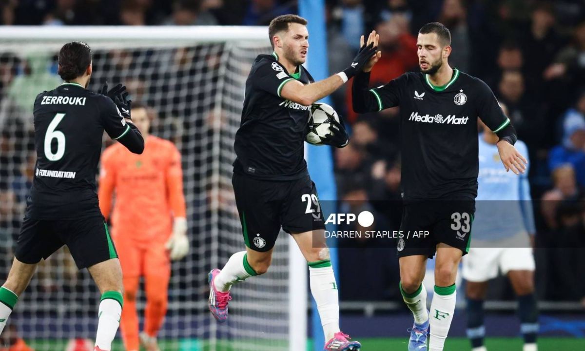 El "Bebote" marcó gol en el empate de su equipo ante el Manchester City.