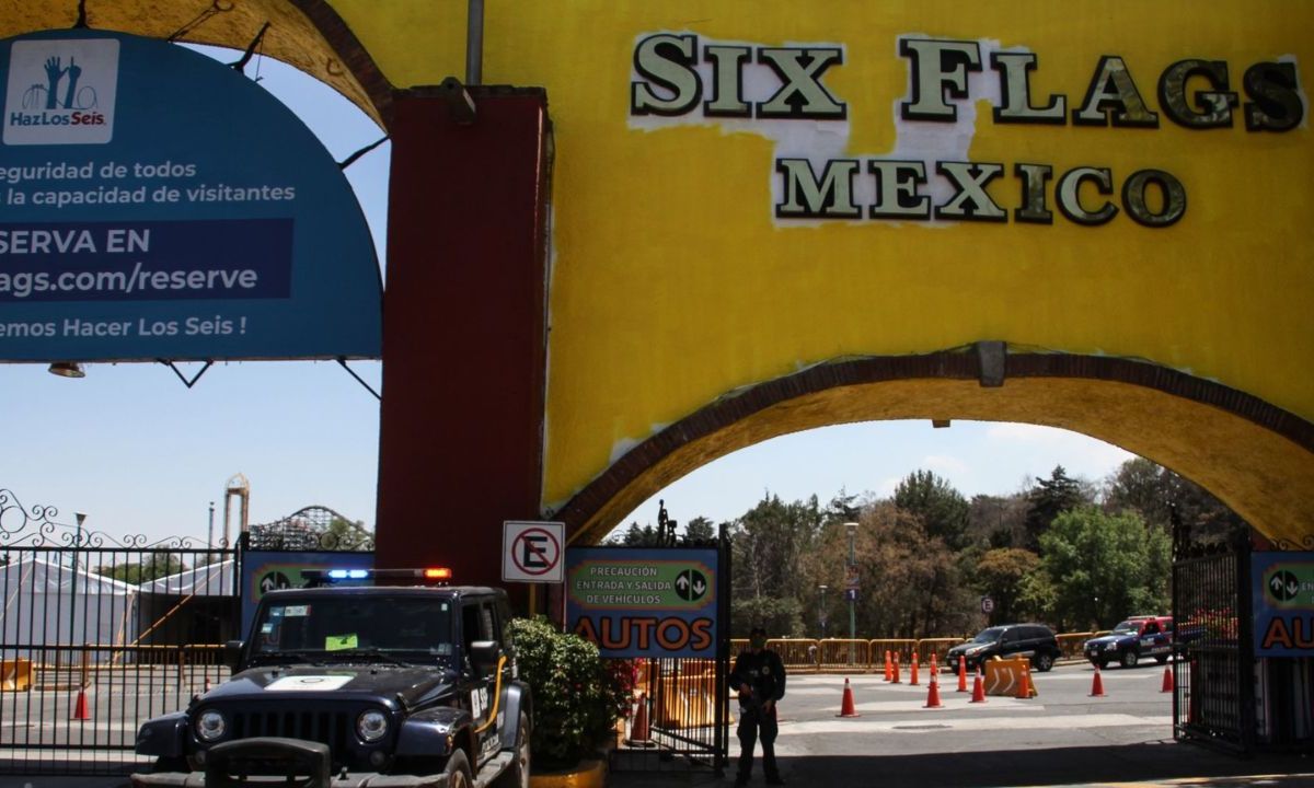 Six Flags informó que separó de su cargo al empleado señalado de abuso contra dos jóvenes que presentaron una denuncia en su contra. 