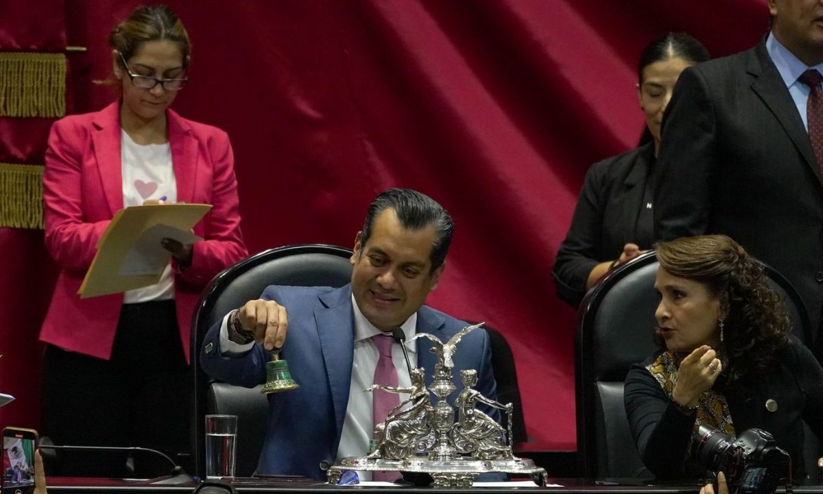 El presidente de la mesa directiva el morenista, Sergio Gutiérrez Luna, durante la sesión de la Cámara de Diputados.