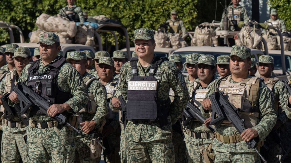 Sheinbaum anunció que buscará elevar el sueldo de los soldados del Ejército Mexicano luego de que quedaran rezagados por la Guardia Nacional.