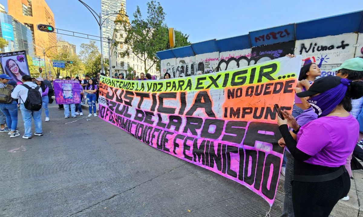 Asistentes a la marcha del 25N en la CDMX.