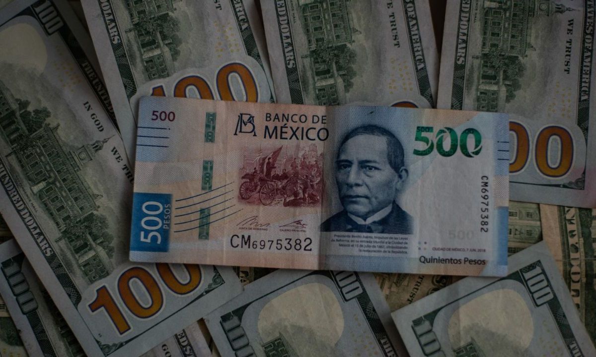 Al cierre de la jornada, la moneda mexicana cotizaba en las 20.56 unidades por dólar, el dólar estadounidense sigue fortaleciéndose.