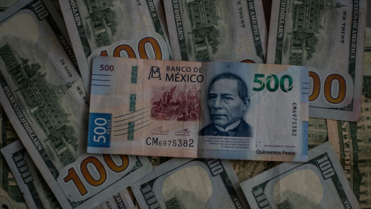 Al cierre de la jornada, la moneda mexicana cotizaba en las 20.56 unidades por dólar, el dólar estadounidense sigue fortaleciéndose.