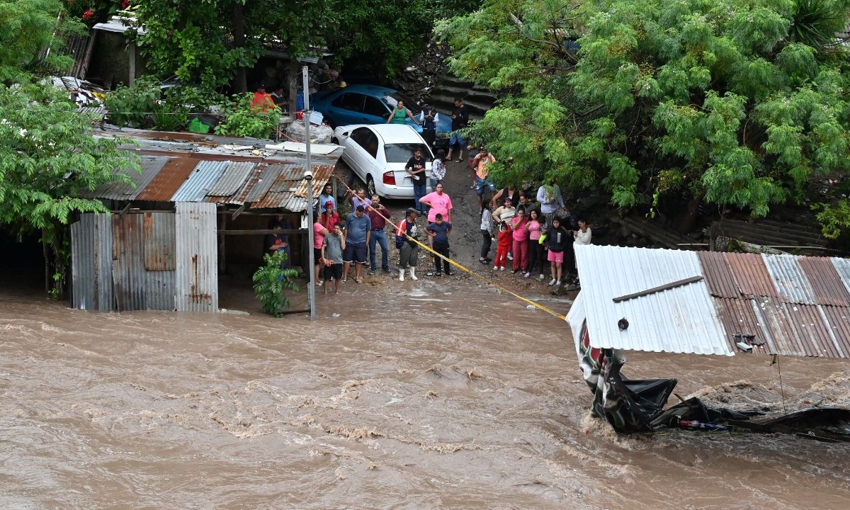 Estragos de la tormenta tropical Sara en Honduras.