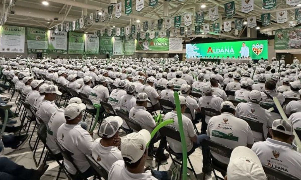 Miembros del STPRM durante el triunfo de Aldana