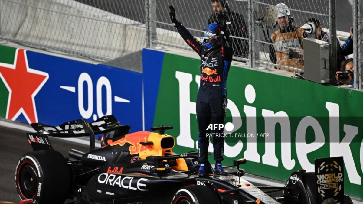 Max Verstappen se corona tetracampeón mundial en Las Vegas tras finalizar en la quinta posición, Russell se lleva la carrera.