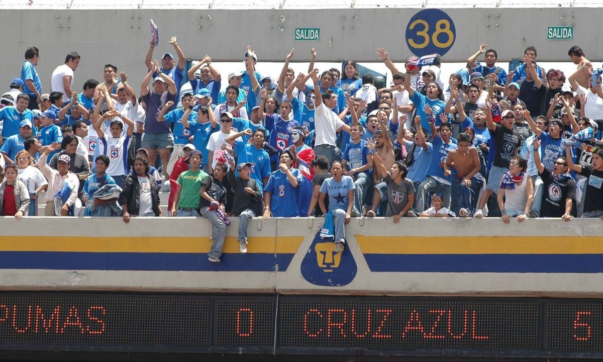 Afición de Pumas no quiere a Cruz Azul en CU; recolectan firmas.