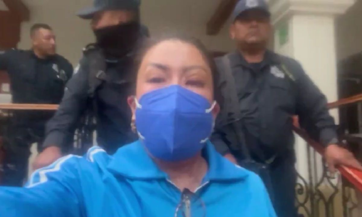 Elena Ríos reporta que excarcelaron a Juan Antonio Vera, uno de sus agresores, y lo "están haciendo pasar por enfermo" al estar hospitalizado en una clínica de Oaxaca.