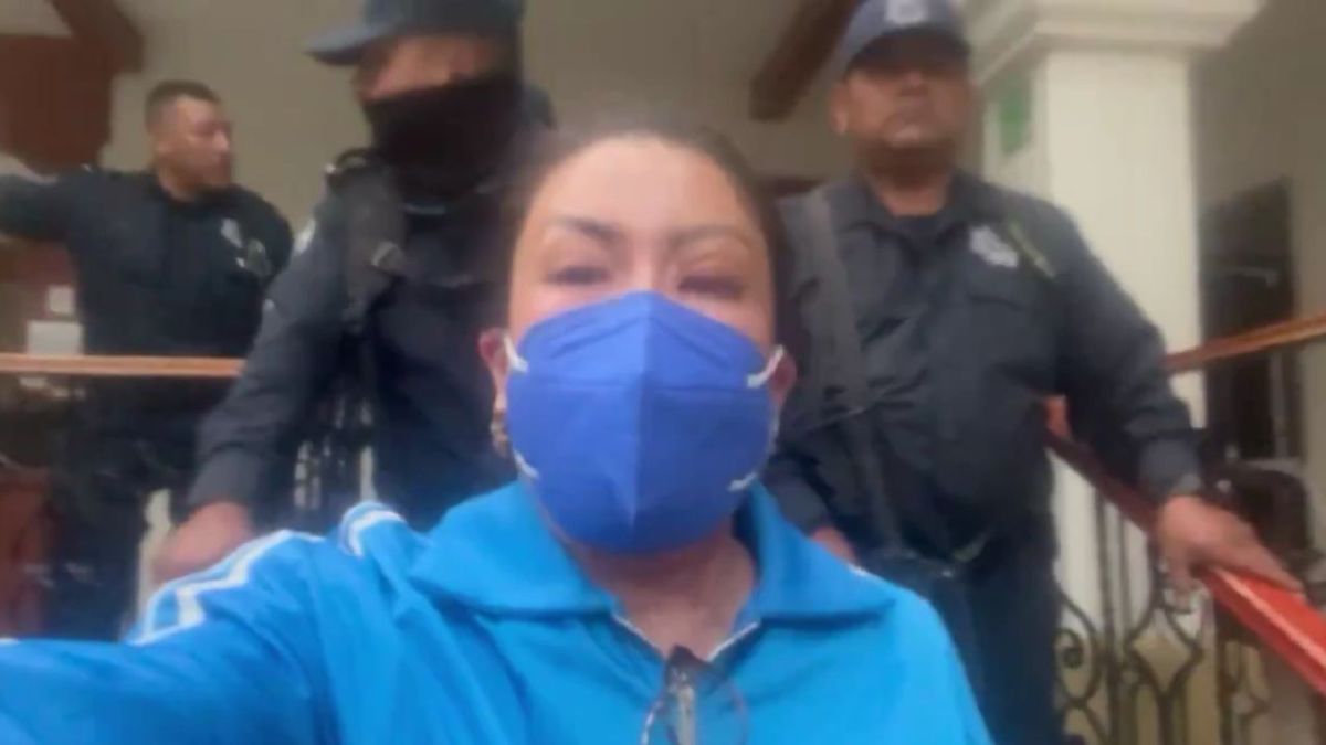 Elena Ríos reporta que excarcelaron a Juan Antonio Vera, uno de sus agresores, y lo "están haciendo pasar por enfermo" al estar hospitalizado en una clínica de Oaxaca.