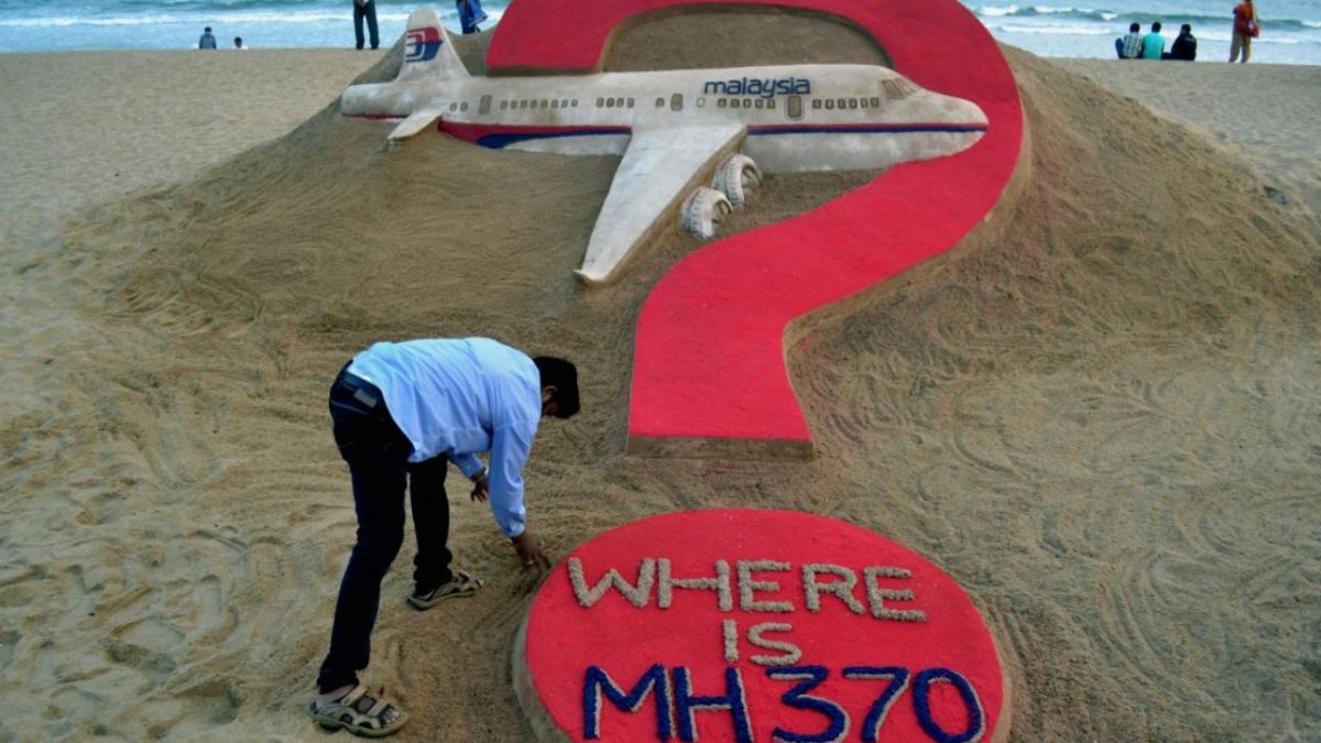 El gobierno de Malasia aprobó reanudar la búsqueda del avión del vuelo MH370 de Malaysia Airlines que desapareció misteriosamente.