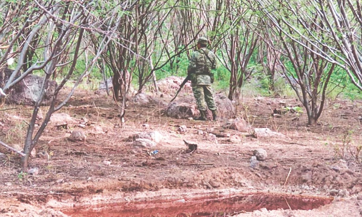 Autoridades sospechan que en la zona se podría encontrar un campo minado.